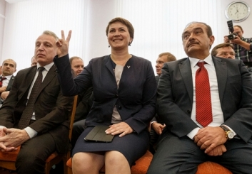 А. Лукашенко уступает инициативу в предвыборном популизме своим соперникам