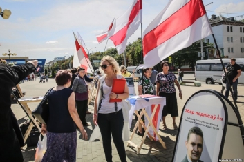 Belarusian authorities relax pressure on opposition during election campaign in order to normalise relations with EU and US