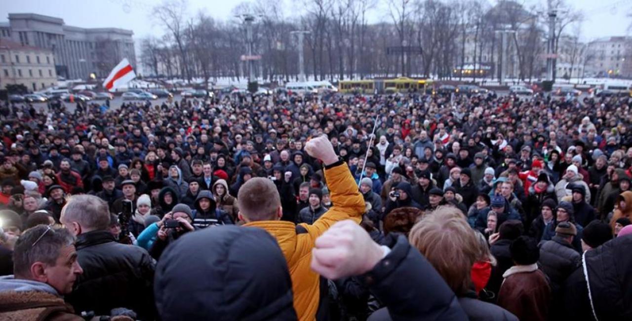 Власти улучшают отношение к бизнесу, силовики финансово ослабляют протестное движение