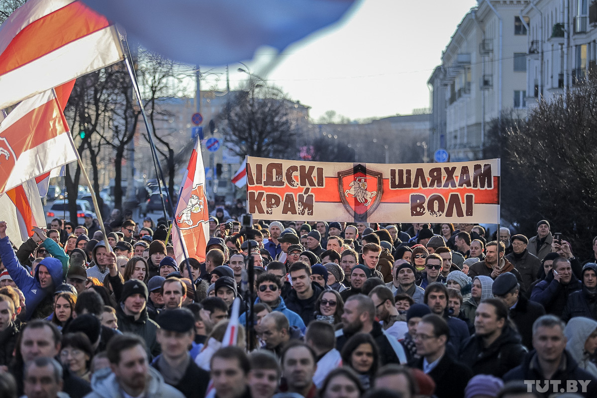 Власти закрепляют финансовую дискриминацию оппозиции и гражданского общества, а также планируют вернуть информационную монополию