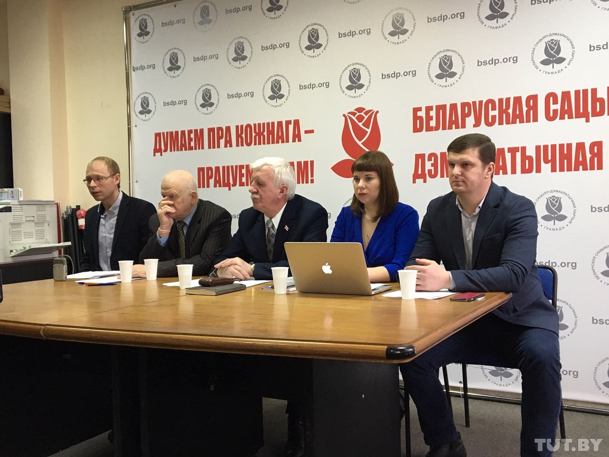 В оппозиции растет напряженность накануне выборов, политический краудфандинг пока не популярен у беларусов