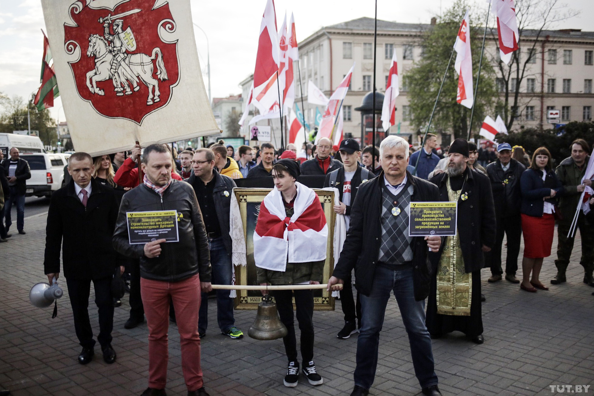 The Belarusian authorities have resumed pre-election populism amid attempts to isolate the opposition from the population