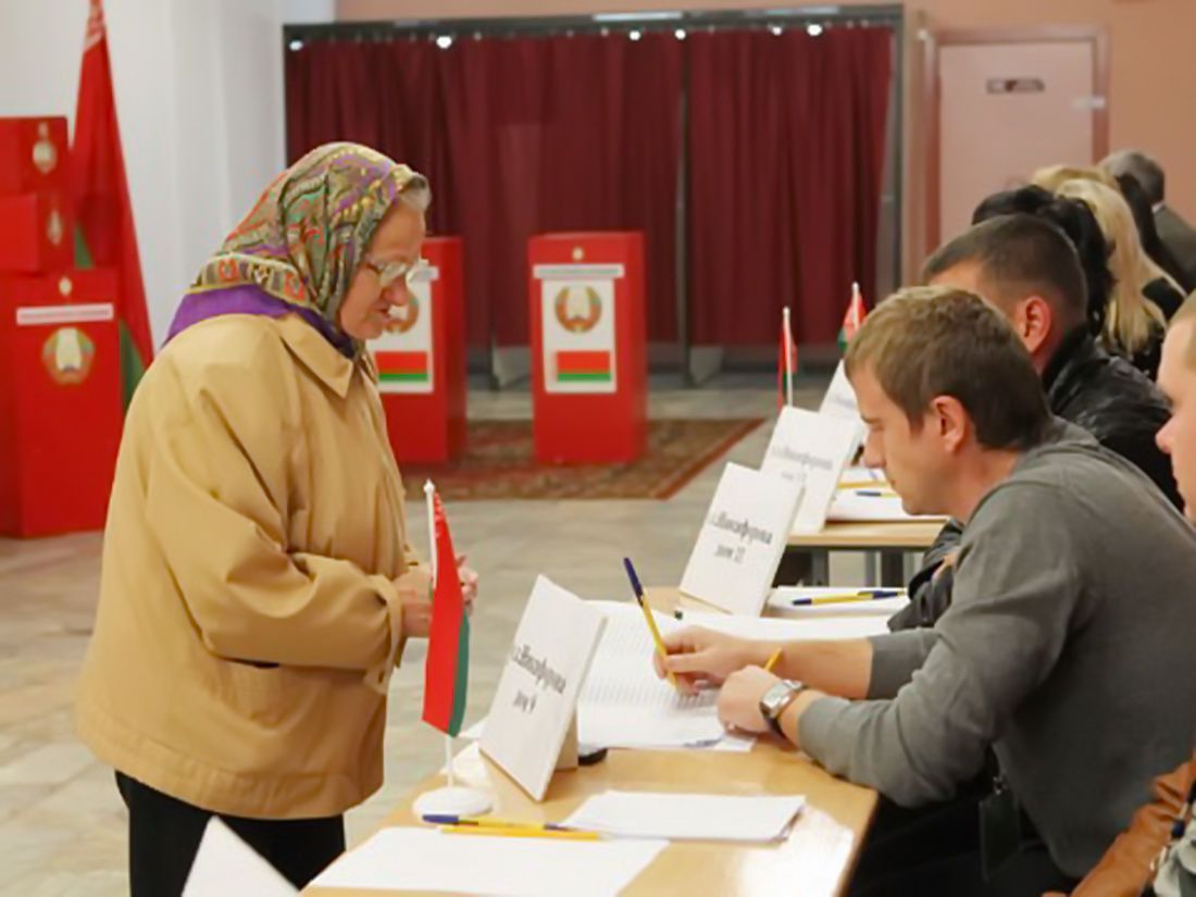 Political parties prepare activists for the parliamentary elections; politicians focus on improving communication with Internet audiences