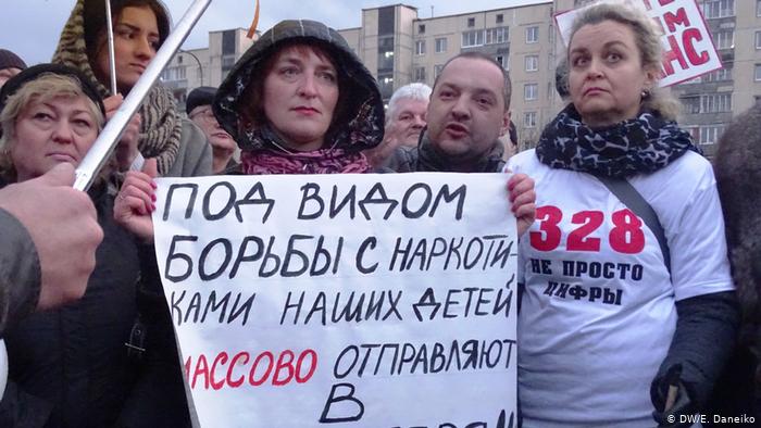 Власти пытаются снизить политизацию уступками протестным группам, силовики смягчают преследование