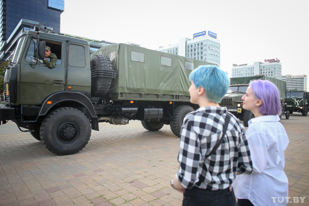 Tanks on the streets as an element of psychological pressure