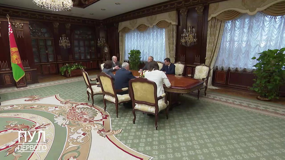 Высшее руководство демонстрирует лояльность Лукашенко, но в вертикали брожение