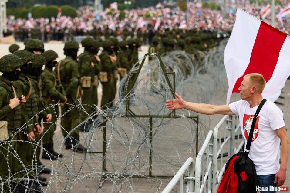 As protests mushroom across Belarus, Lukashenka involves the army into the standoff with society