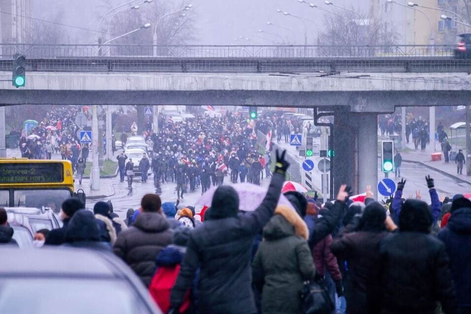 Протест выбирает менее рискованные формы активности, власть продолжает наращивать репрессии