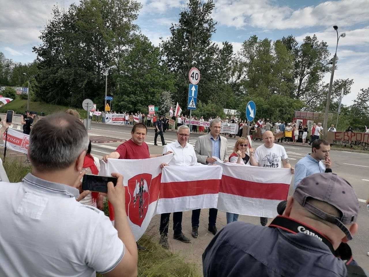 Гражданское общество формирует международную повестку по Беларуси, партии откладывают учредительные съезды