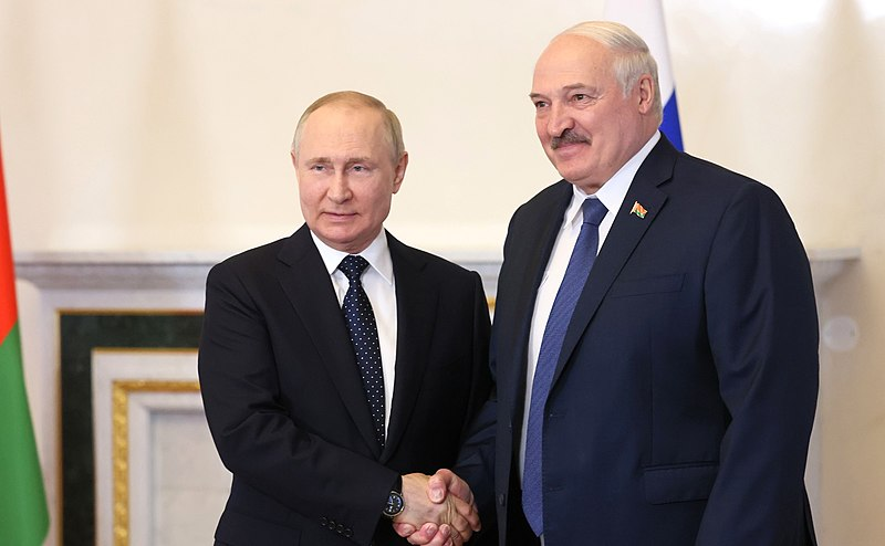 У Лукашенко получает ядерное оружие. Но распоряжаться им он не может – юридически, а также по состоянию здоровья