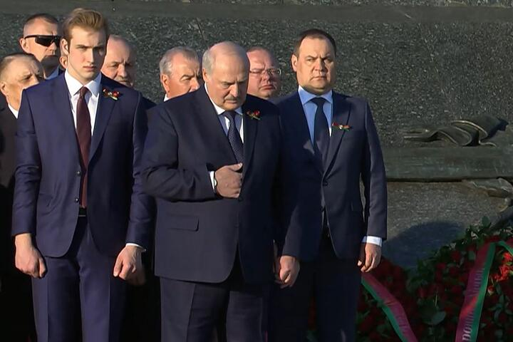 Лукашэнка дысцыплінуе вертыкаль, а ўрад інвестуе ў дзяржсектар, ВПК і сілавікоў