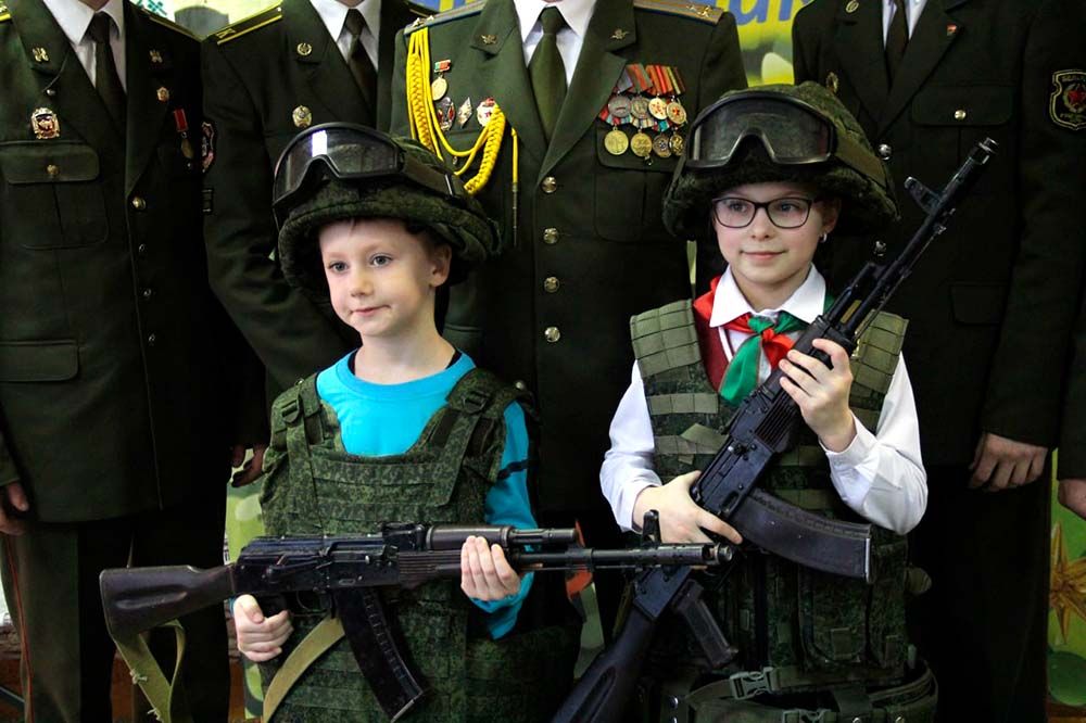 Режим готовит школьников для конфликта “Россия — НАТО”
